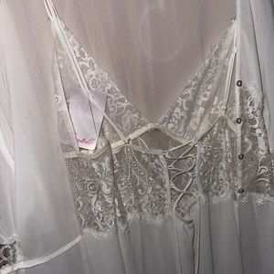 Reninance Nightgown Elegant NWT White Long And Flowing